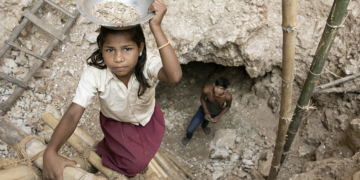 बचपन को छीनने का हक – बाल श्रम