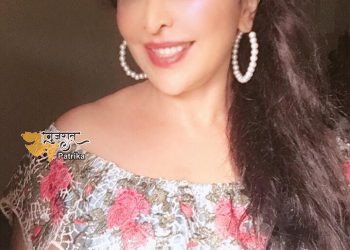 बॉम्बे टाइम्स फैशन वीक में सेलिब्रिटी डिजाइनर अर्चना कोचर के लिए सोशलाइट और फिलांथ्रोपिस्ट  अरुना  शर्मा ने रैंप वॉक किया