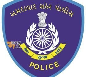 अहमदाबाद में पुलिस ने लड़की को मास्क के दंड को लेकर बीच सड़क पर दो थप्पड लगाई ।