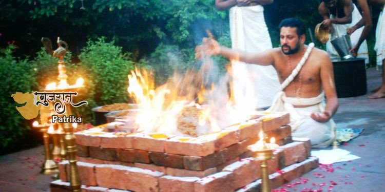 कोरोना से मरने वाले रोगियों की आत्मा की शांति के लिए सूरत में शांति यज्ञ का आयोजन किया गया