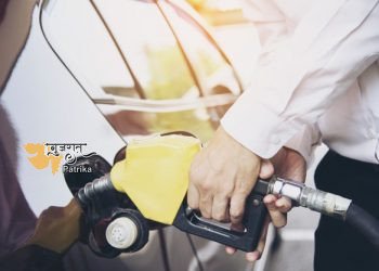 देश के कुछ शहरों में, सादे पेट्रोल की कीमत 100 रुपये के करीब है