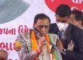  वडोदरा में एक सभा को संबोधित करते हुए सीएम रूपानी को चक्कर आया, पीएम मोदी ने फोन किया और दी ये सलाह