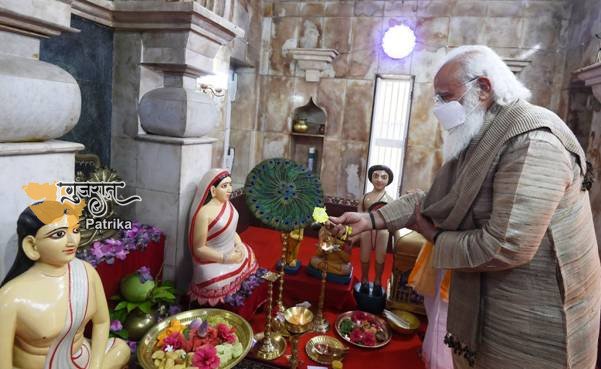 प्रधानमंत्री ने ओराकान्दी स्थित हरि मंदिर में पूजा-अर्चना की और सामुदायिक स्वागत समारोह में शामिल हुए