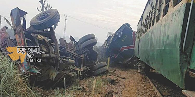 ट्रक से टकराने के बाद पटरी से उतर गई ट्रेन, 41 लोगों की मौत