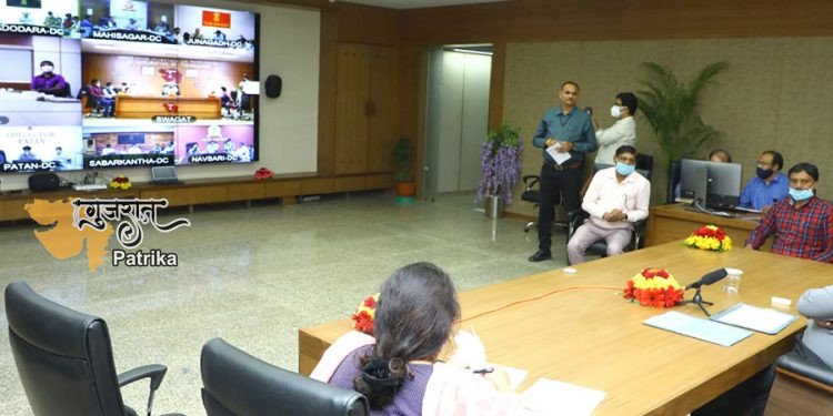 मुख्यमंत्री ने गांधीनगर में जन शिकायत निवारण कार्यक्रम “स्वैगट ऑनलाइन” के माध्यम से बात की