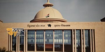 परेश धनानी ने सदन में कहा कि 5,000 या अधिक सरकारी स्कूलों को बंद या विलय कर दिया गया है।