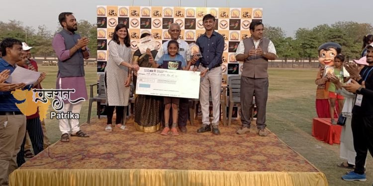 राज्य स्तरीय दौड़ प्रतियोगिता में पोरबंदर की निया मोढवाडिया पूरे गुजरात में प्रथम हैं