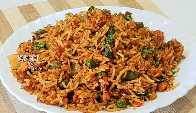 मुंबई स्टाइल तवा पिलाफ इस तरह घर पर बनाएं, जानें किन सामग्रियों की जरूरत है