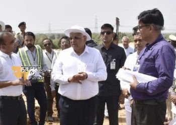 मुख्यमंत्री ने भारतमाला परियोजना के तहत सांचौर-संतलपुर सड़क के 5 लेन निर्माण कार्य स्थल का निरीक्षण किया.