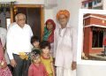 गुजरात के मुख्यमंत्री ने राजकोट में खानाबदोश लोगों के लिए मकान दान किए