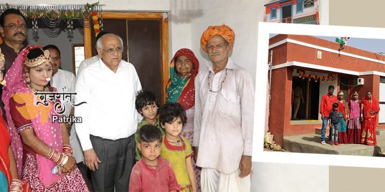 गुजरात के मुख्यमंत्री ने राजकोट में खानाबदोश लोगों के लिए मकान दान किए