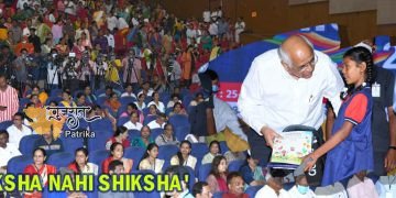 मुख्यमंत्री श्री भूपेंद्र पटेल ने सिग्नल स्कूल के बच्चों को कराया प्रवेश