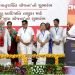वडोदरा से पूरे गुजरात में एक ही दिन में रु. प्रधानमंत्री श्री नरेन्द्रभाई मोदी 21,000 करोड़ रुपये के विकास कार्यों की प्रस्तुति देते हुए