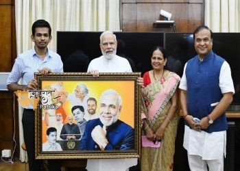 प्रधानमंत्री ने असम के दिव्यांग कलाकार अभिजीत गोटानी से बातचीत की