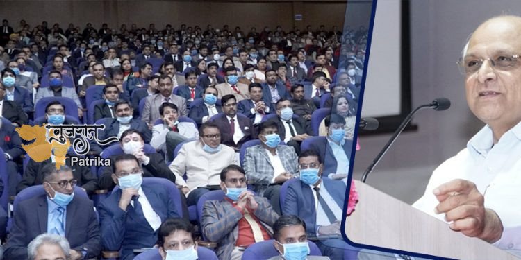 गुजरात राज्य न्यायिक अधिकारियों के प्रथम सत्र में मुख्यमंत्री की माननीय उपस्थिति