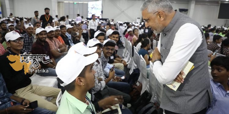 जानिए राज्य स्तरीय प्रश्नोत्तरी प्रतियोगिता में भाग लेने वाले 25 लाख छात्रों के लिए क्या पुरस्कार होंगे।