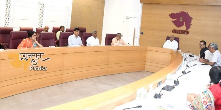 मुख्यमंत्री श्री भूपेन्द्र पटेल ने एक उच्च स्तरीय बैठक में ढेलेदार त्वचा रोग की वर्तमान स्थिति की समीक्षा की।