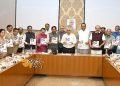 मुख्यमंत्री श्री भूपेंद्रभाई पटेल ने जलापूर्ति विभाग की पुस्तक “मक्कम सरकार आदिखम विकास गाथा” का विमोचन किया।