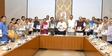 मुख्यमंत्री श्री भूपेंद्रभाई पटेल ने जलापूर्ति विभाग की पुस्तक “मक्कम सरकार आदिखम विकास गाथा” का विमोचन किया।