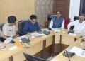 भारी बारिश से प्रभावित नर्मदा जिले की स्थिति का जायजा लेने के लिए मुख्यमंत्री ने राजपीपला में जिला प्रशासन के साथ बैठक की.
