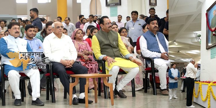 स्वर्गीय। श्यामाप्रसाद मुखर्जी की पहली जयंती के अवसर पर मुख्यमंत्री ने गुजरात विधानसभा मंच पर सद्गत की तेल चित्रकला को श्रद्धांजलि दी.