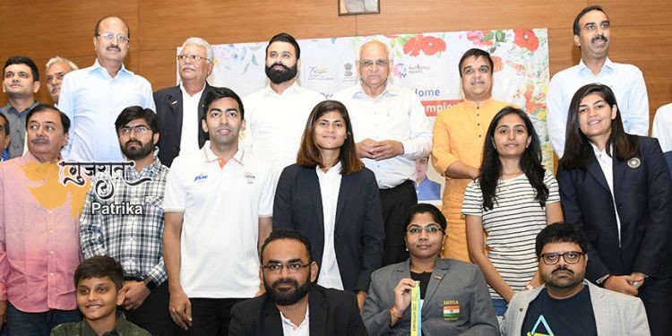मुख्यमंत्री ने राष्ट्रमंडल खेलों 2022 में पदक जीतने वाले गुजरात के खिलाड़ियों को खेल प्रतिभा पुरस्कार प्रदान किया