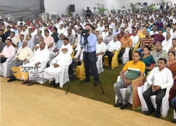 गांधीनगर के विश्वकर्मा समाज स्नेहमिलन में नेताओं ने मुख्यमंत्री को दी बधाई