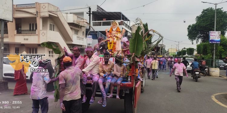 बारडोली : विश्वकर्मा जयंती व विघटन यात्रा का रंगारंग कार्यक्रम हुआ