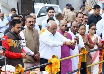 मुख्यमंत्री श्री भूपेंद्र पटेल ने एकतानगर जाकर मां नर्मदा जल की पूजा कर नर्मदा नीर को प्रणाम किया
