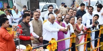मुख्यमंत्री श्री भूपेंद्र पटेल ने एकतानगर जाकर मां नर्मदा जल की पूजा कर नर्मदा नीर को प्रणाम किया