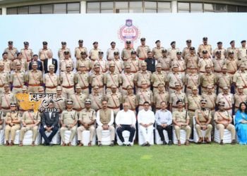 मुख्यमंत्री द्वारा राष्ट्रपति चंद्रक से सम्मानित राज्य पुलिस बल के अधिकारियों को चंद्रक से सम्मानित किया गया।