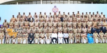 मुख्यमंत्री द्वारा राष्ट्रपति चंद्रक से सम्मानित राज्य पुलिस बल के अधिकारियों को चंद्रक से सम्मानित किया गया।