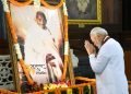प्रधानमंत्री ने महात्मा गांधी की जयंती पर राजघाट पर उन्हें पुष्पांजलि अर्पित की