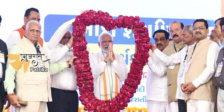 प्रधानमंत्री श्री नरेंद्रभाई मोदी द्वारा श्री मोधा वाणिक मोदी जाति संपत्ति ट्रस्ट अंबाजी और समस्त गुजराती मोधा मोदी समाज ट्रस्ट द्वारा निर्मित ‘मोदी एजुकेशनल कॉम्प्लेक्स’ का उद्घाटन