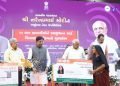 प्रधानमंत्री की आभासी उपस्थिति में गांधीनगर से पीएमजेएवाई-एमए कार्ड के 50 लाख लाभार्थियों को आयुष्मान कार्ड का वितरण शुरू हुआ।