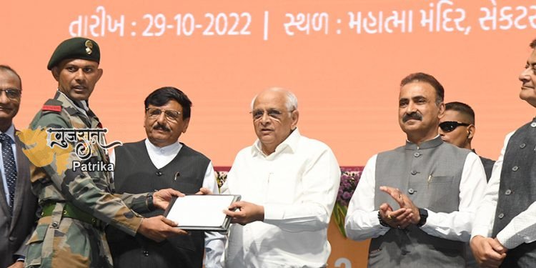 मुख्यमंत्री द्वारा पंचायत सेवा के 12 संवर्गों में 5700 नवनियुक्त युवा अभ्यर्थियों को नियुक्ति पत्र प्रदान किए गए।
