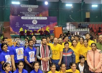 श्री अनुराग ठाकुर ने काशी तमिल संगमम् में मैत्रीपूर्ण टेबल टेनिस मैच का उद्घाटन किया