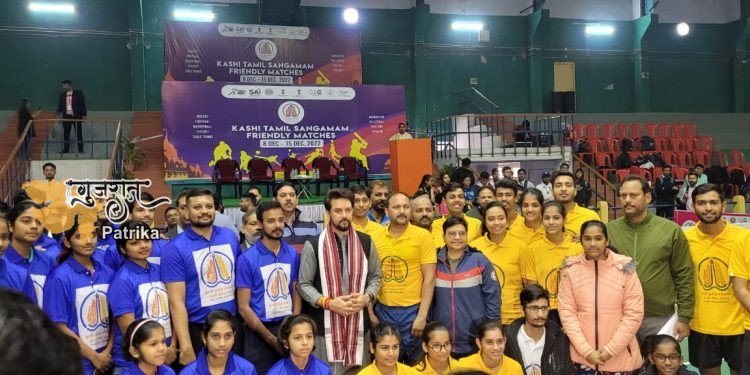 श्री अनुराग ठाकुर ने काशी तमिल संगमम् में मैत्रीपूर्ण टेबल टेनिस मैच का उद्घाटन किया