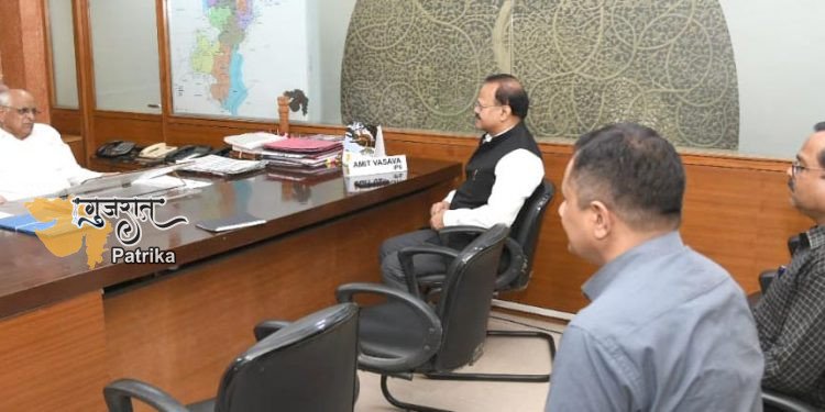 गुजरात के मुख्यमंत्री ने अहमदाबाद ग्रामीण के पुलिस अधीक्षक के कार्यालय का अचानक दौरा किया