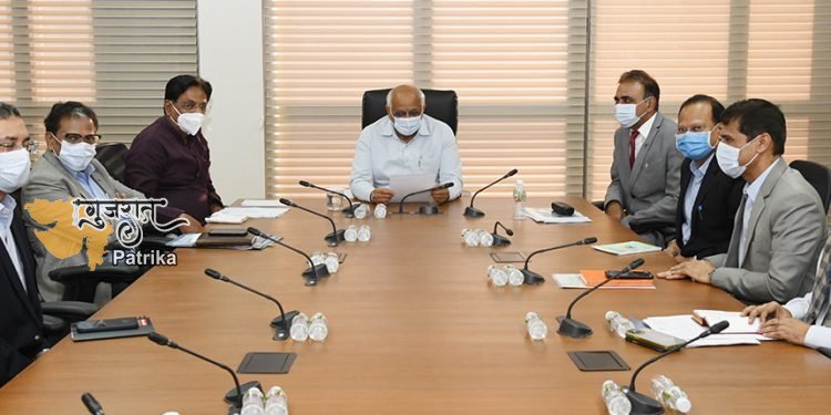 गुजरात में संभावित कोरोना लहर का सामना करने के लिए स्वास्थ्य व्यवस्था तैयार मुख्यमंत्री श्री भूपेंद्र पटेल की अध्यक्षता में हुई उच्च स्तरीय समीक्षा बैठक