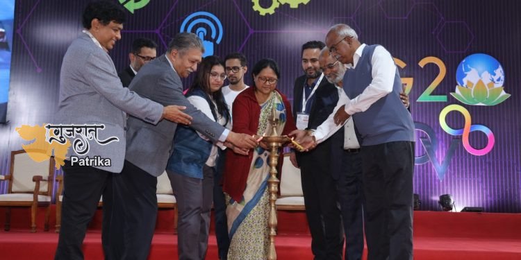G-20 वैश्विक विकास लक्ष्य को पाने के लिए ढोलकिया वेंचर्स ने की स्टार्टअप्स के लिए ‘DV8- डिजिटल इनोवेशन एलायंस’ की शुरुआत, सूरत के कार्यक्रम में पहुँचे निवेश के दिग्गज