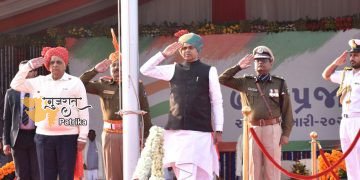 राज्यपाल श्री आचार्य देवव्रतजी ने बोटाद में आयोजित 74वें गणतंत्र दिवस समारोह में राष्ट्रीय ध्वज फहराकर सलामी दी।