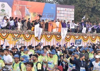 मुख्यमंत्री श्री भूपेंद्रभाई पटेल ने वड़ोदरा मैराथन के दसवें संस्करण का उद्घाटन किया