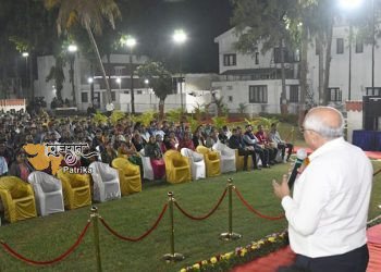 मुख्यमंत्री ने गुजरात के वर्ग-4 के कार्यकर्ताओं से सीधा संवाद किया और स्नेहपूर्ण भोज किया