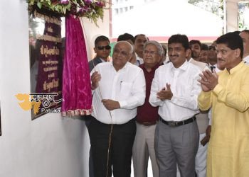 मुख्यमंत्री ने वापी में आरके देसाई ग्रुप ऑफ कॉलेज के वाणिज्य महाविद्यालय भवन का उद्घाटन किया