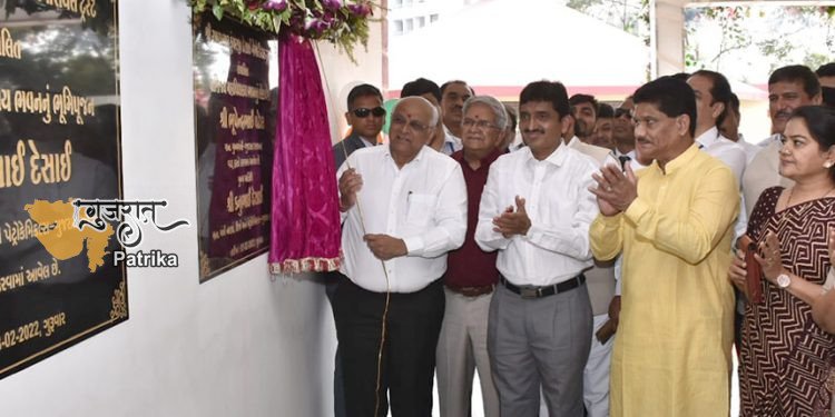 मुख्यमंत्री ने वापी में आरके देसाई ग्रुप ऑफ कॉलेज के वाणिज्य महाविद्यालय भवन का उद्घाटन किया
