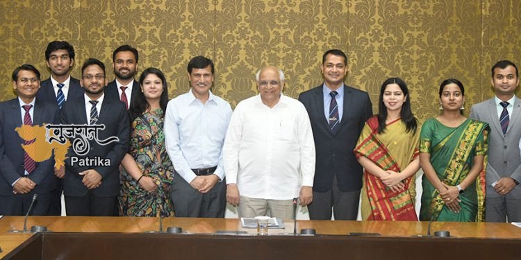 नौ आईएएस परिवीक्षार्थियों ने मुख्यमंत्री से की शिष्टाचार मुलाकात