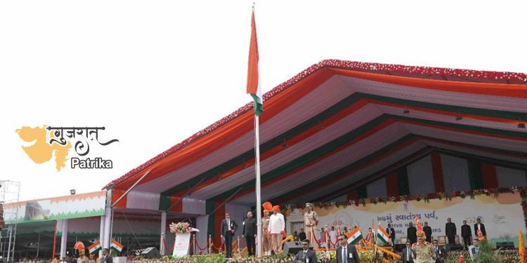 मुख्यमंत्री श्री भूपेन्द्र पटेल ने वलसाड में ध्वजारोहण किया