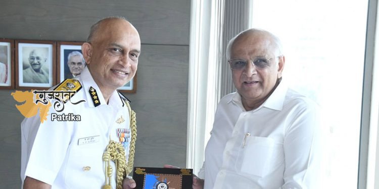 भारतीय तटरक्षक बल के अतिरिक्त महानिदेशक के. आर. सुरेश ने मुख्यमंत्री से मुलाकात की