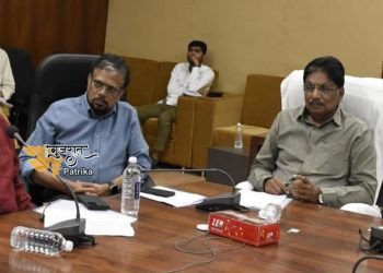 राज्य भर में भारी बारिश के बाद स्थिति की व्यापक समीक्षा और प्रशासन द्वारा किए गए बचाव और राहत उपायों पर गांधीनगर में एक उच्च स्तरीय बैठक आयोजित की गई।